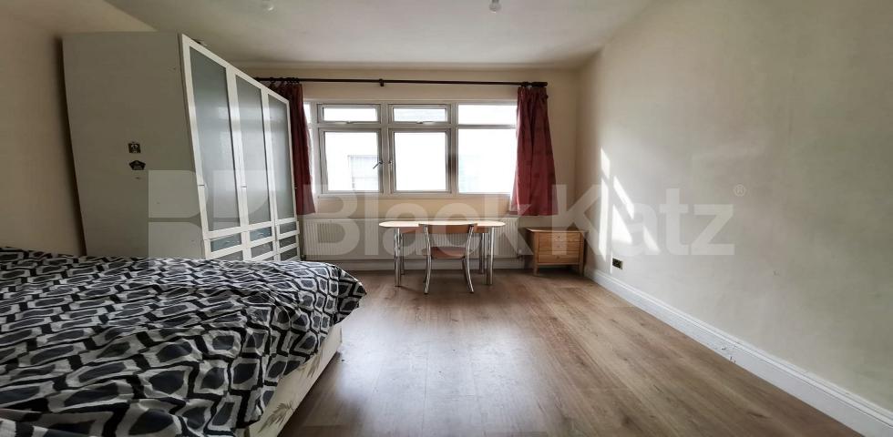 			NEW INSTRUCTION, 4 Bedroom, 1 bath, 1 reception Apartment			 London Bridge Street, London Bridge